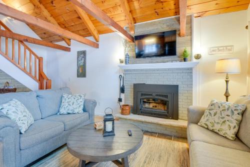 Cozy Tuftonboro Escape: Steps to Private Beaches!