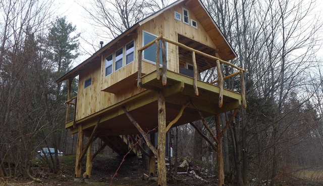 Cozy warm treehouse with Amazing views! Winter Paradise! Hike from cabin