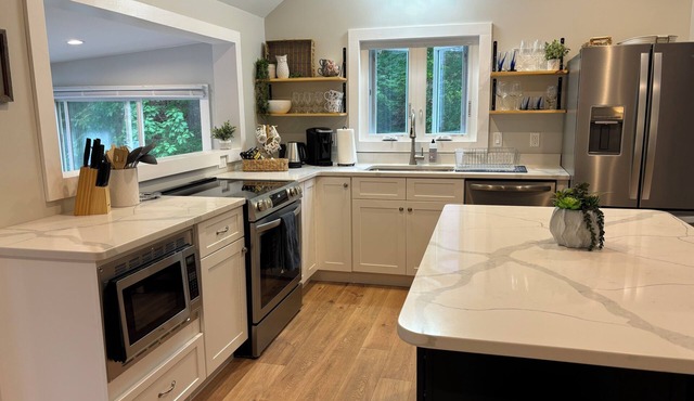 Cozy water front cottage in charming Concord NH area.