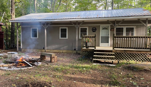Cozy waterfront cabin w/AC and Hot Tub; dog friendly - 25% off Memorial Weekend