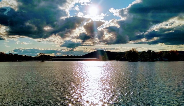 Cozy Waterfront Cottage Only Minutes from Downtown Keene, NH!