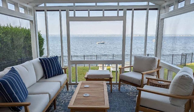Cozy Waterfront Home In Portsmouth