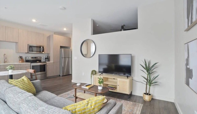 CozySuites Modern 1BR, Lawrenceville