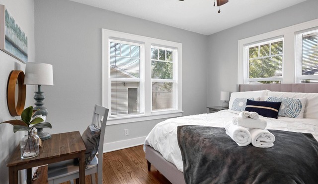 Craftsman Bungalow W/King Beds & Stocked Kitchen.