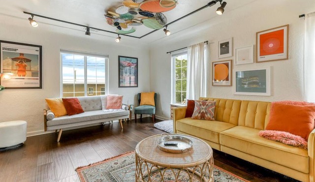 Creative, Classic, Downtown Gem! in Redding