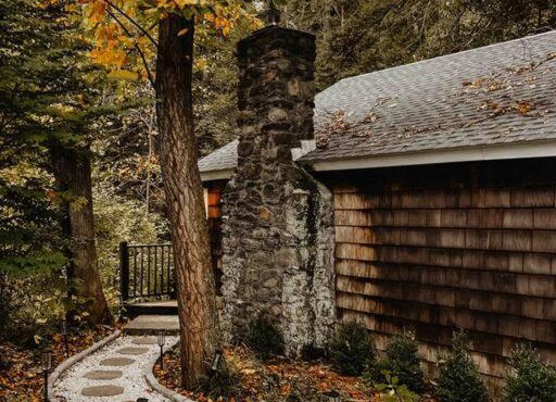 Creek Side Cabin with Wood Fired Hot Tub and Fire Pit