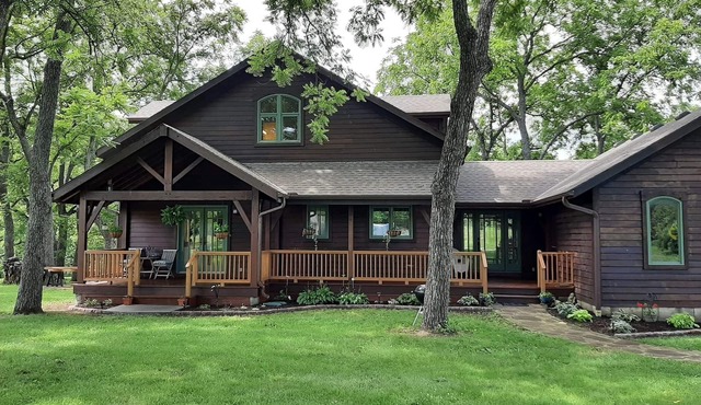 Creekside Country Estate, Lower Level Walk-Out, Stars, Trails & Fire Pit