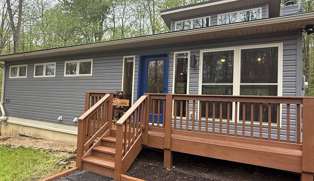 Creekstone Lodge at Alpine Lake, charming 3 bedroom, 2 bath modern cabin retreat