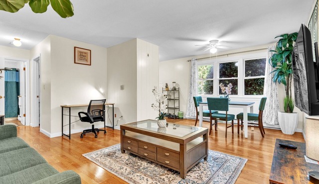 Crested One Place - with Free Parking, Heat & AC