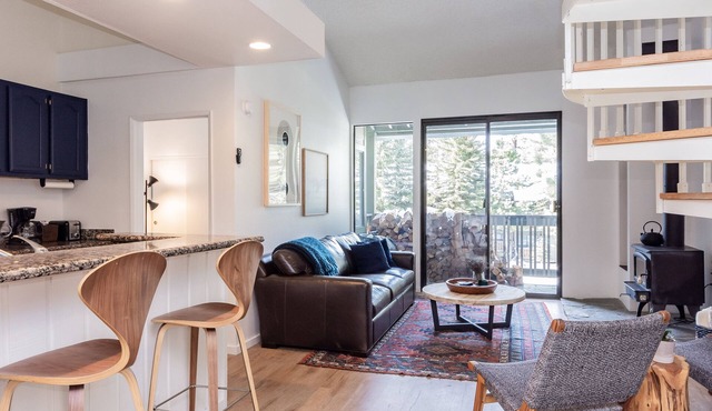 Crestview B44 in Mammoth Lakes