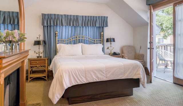 CROSS Ocean View from Balcony-RELAX-QUEEN BEDROOM
