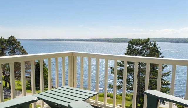 Crow's Nest | Panoramic Ocean Views - Queen