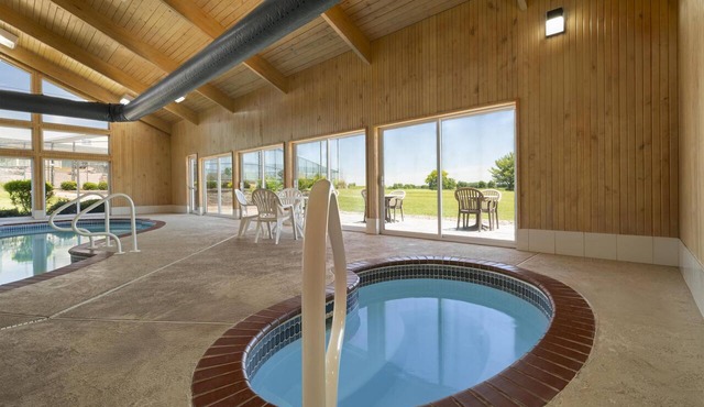 Crown Pointe Lodge, BW Signature Collection
