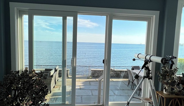 CT Waterfront beach house! Family-sized with all the amenities.