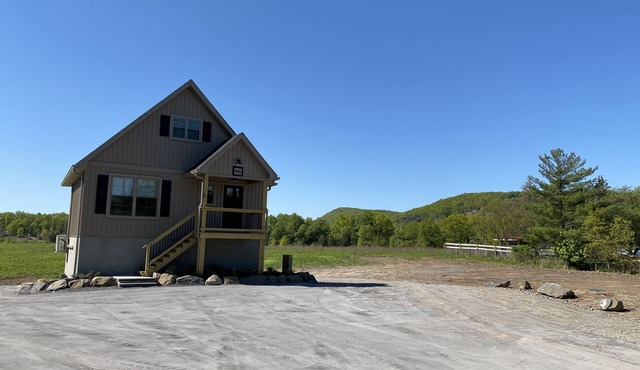 Custom Carriage House, country setting, minutes from Village of Saugerties