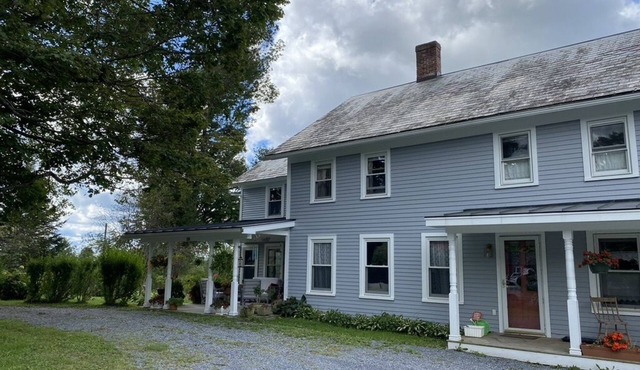 CUTE 1 BEDROOM APARTMENT WITHIN A FARM SETTING