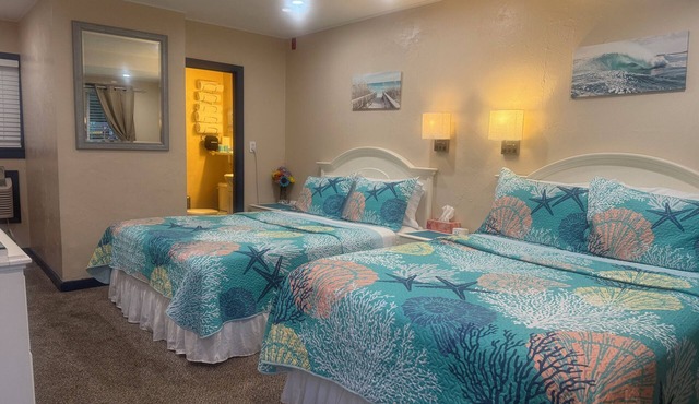 Cute, Clean and Friendly Motel in Buzzards Bay, 2 beds, walk to Cape Cod Canal