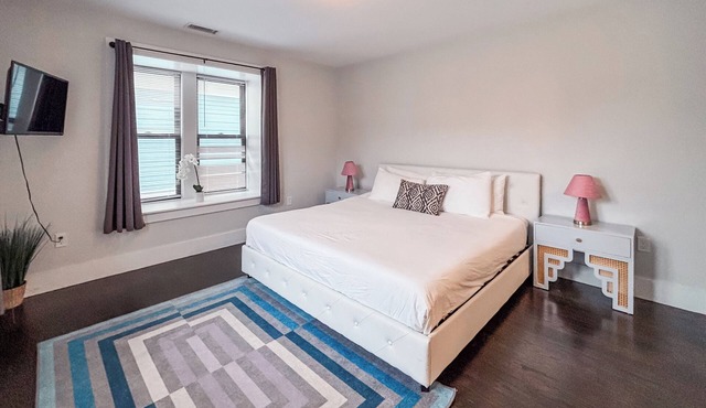 D79 Spacious 5-bedroom house with Roofdeck near Boston!