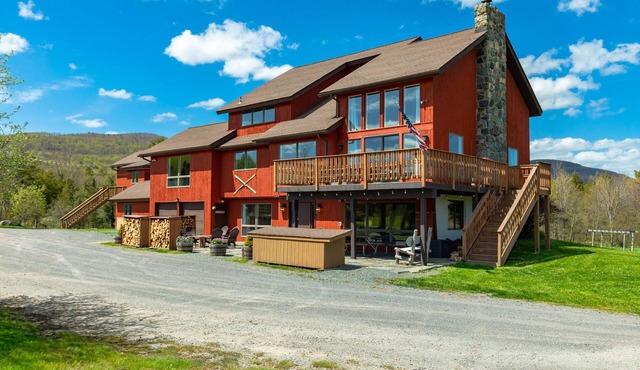 Dancing Horse Farm in Windham: Spectacular 9 Bedroom Home, 30 Acres, Ski Lodge