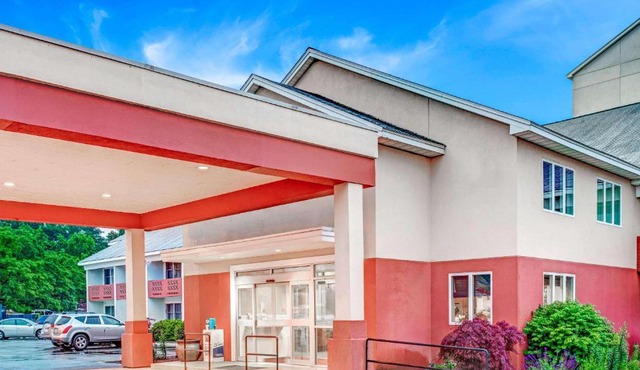 Days Hotel by Wyndham Methuen MA Conference Center