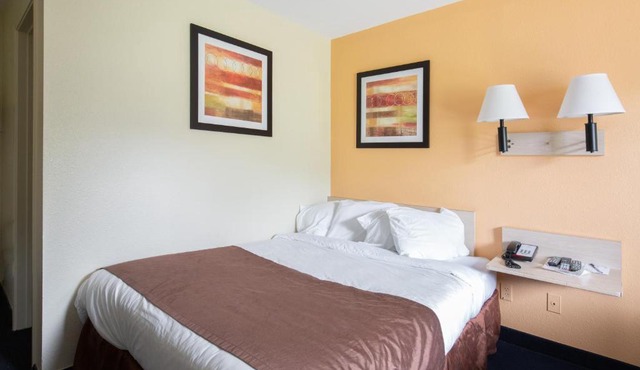 Days Inn by Wyndham New Philadelphia