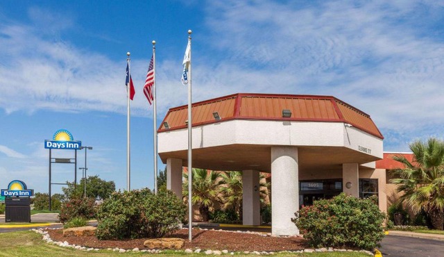 Days Inn by Wyndham Sherman