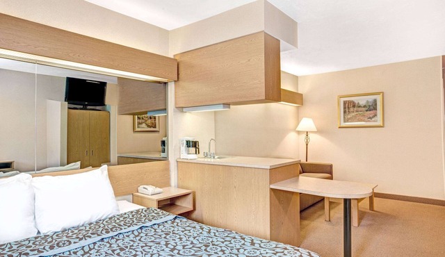 Days Inn by Wyndham Sturbridge