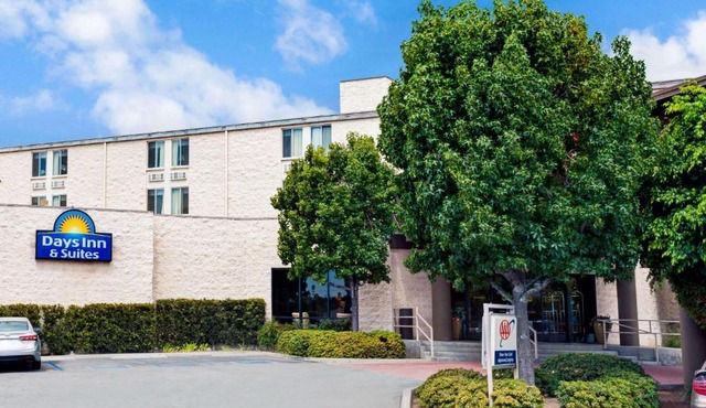 Days Inn & Suites by Wyndham Fullerton