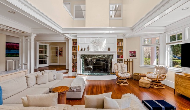 Dazzling 2-acre estate with Carriage House, pool, hot tub & pickleball/tennis