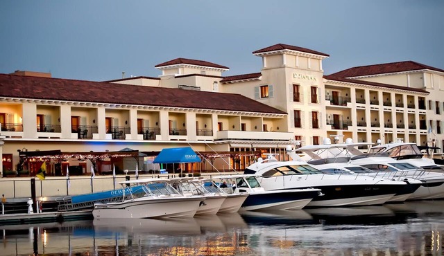 Delamar Greenwich Harbor