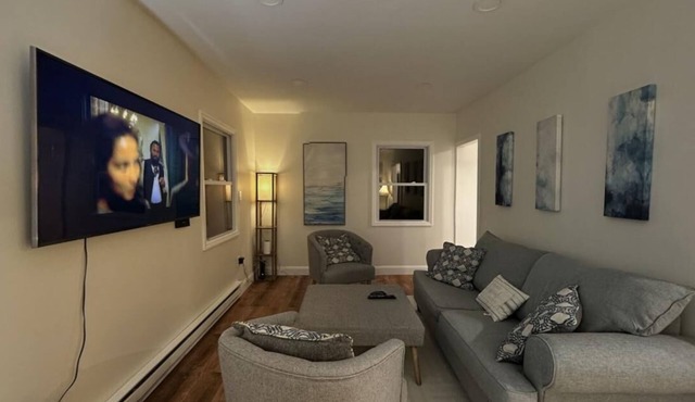 Delightful 1-Bedroom Residence with Private Yard on New Paltz Rd, Lloyd, NY