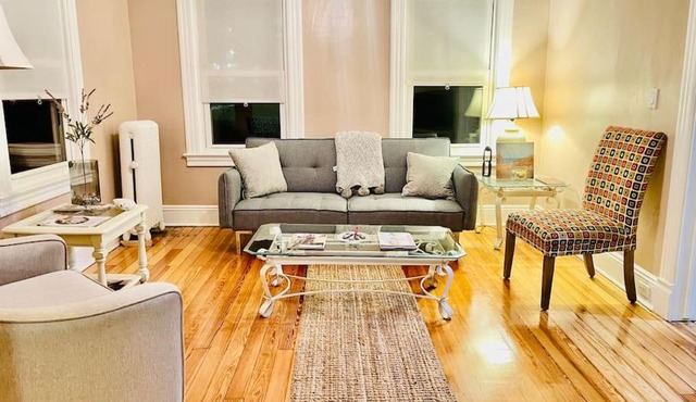 DELIGHTFUL 2BR apartment with balcony - 15 min from Mohegan Sun- Foxwoods Casinos & Mystic