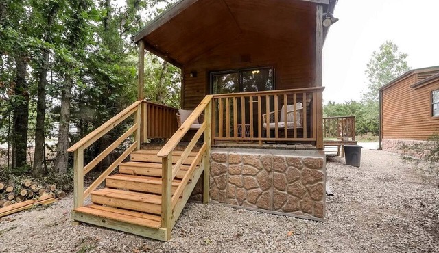 Delightful Getaway Cabin for Couples and Groups near Fishing and Swimming on Toronto Lake, Kansas