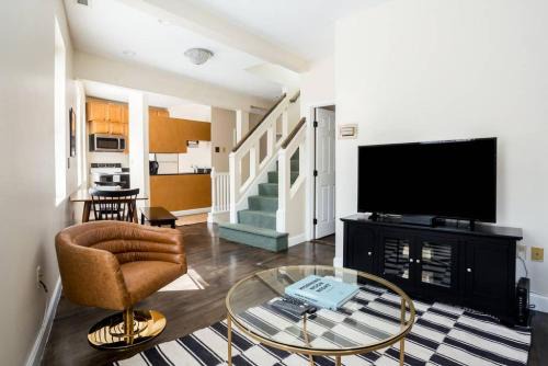 Delightful North End Apt 2BR 2BA Laundry