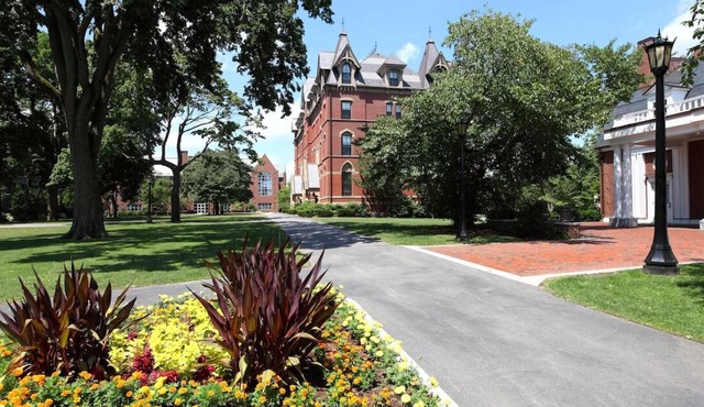 Deluxe 2 Queens 5.5 Mi to Fenway Park & Boston Attractions