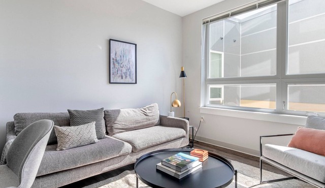 Deluxe Brighton 2BR w/Gym, Pool, Concierge & Doorman, by Blueground