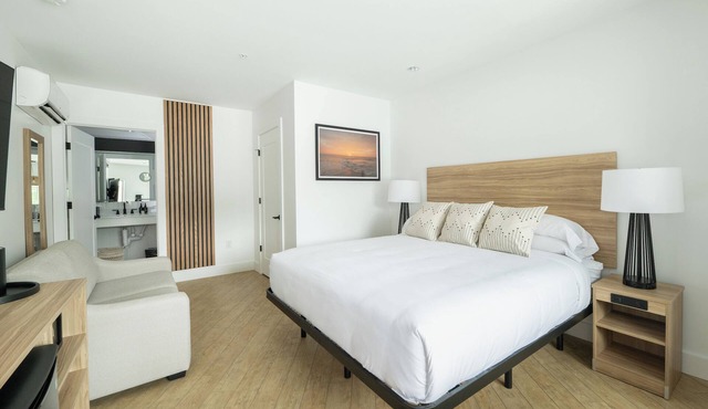 Deluxe King | The Waypoint | Refined Stay Near Rehoboth Beach w/Free Parking