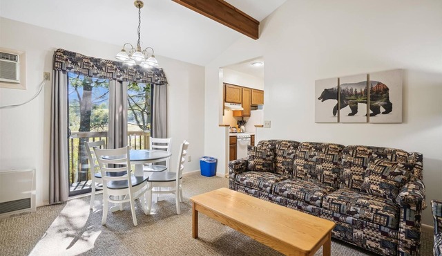 Deluxe Two Bedroom Suite on the 2nd floor with outdoor heated pool 20304