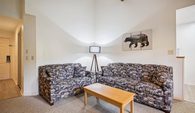 Deluxe Two Bedroom Suite on 2nd floor with outdoor heated pool 20102