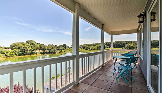 Deluxe Waterford Home w/Views, Outdoor Bar & More