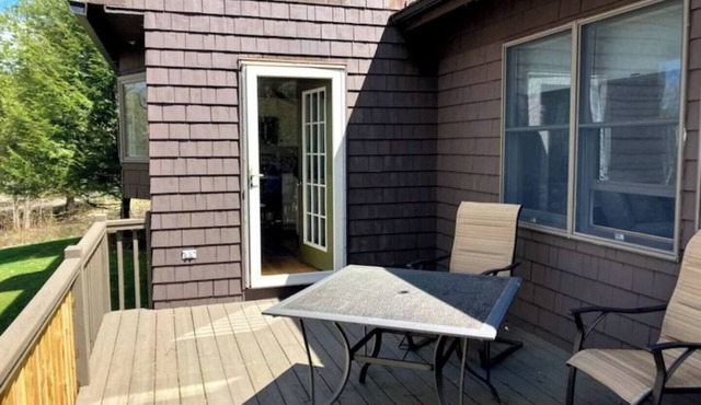 Derby Manor Close to Jay Peak, cross country skiing, bike trails , lakes
