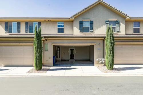 Desert Retreat by Pool and HotTub Near Sand Hollow