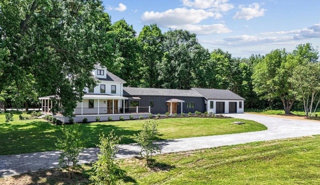 Designer 5-bedroom farmhouse with private lake access in Monmouth Maine.