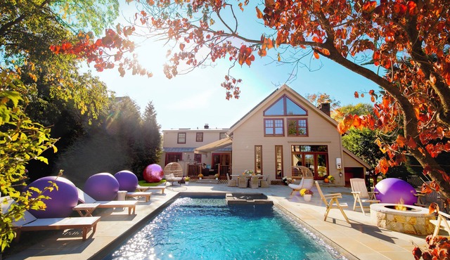 Designer Barn House Hot Tub, Pool, Fire Pits & Entertainers Retreat