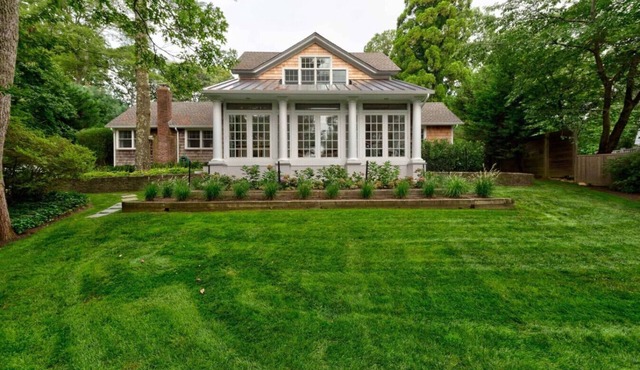 Designer East Hampton Farmhouse - Bike to Amagansett, EH & Ocean Beaches, Pool