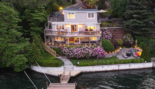 Direct Lakefront Living - Floating Dock, Boat Watching, Kayaks, & EV Charger