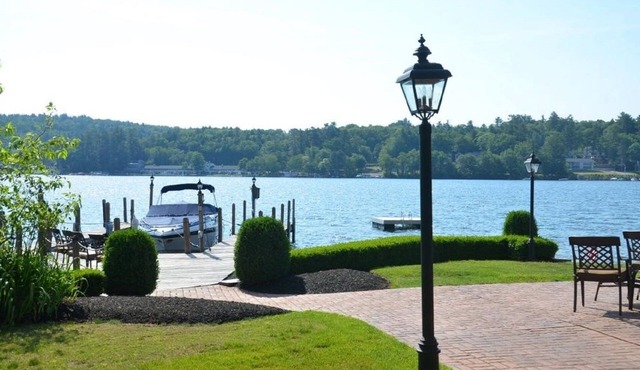 Direct Winnipesaukee Waterfront home w/dock for 28' boat & sandy swimming area
