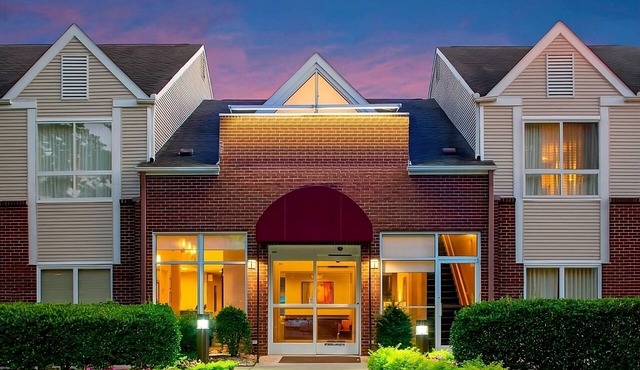 Discover Music City, Spacious Suites w/Free Breakfast, Pets Allowed!