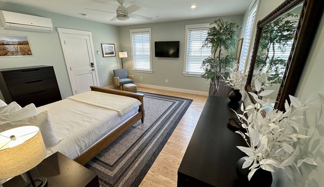 Dive into downtown Newport RI magic in this freshly renovated 1BR retreat right off Historic Thames Street! Queen bed, ensuite glass walk-in shower, TV, mini-split AC, off-street parking. Just steps to restaurants & wharfs