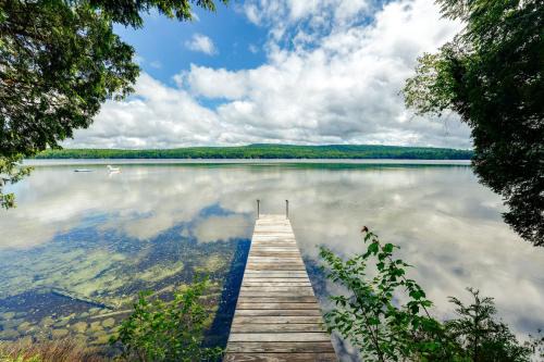 Dock & Gym! Lakefront Family Retreat in Lincoln